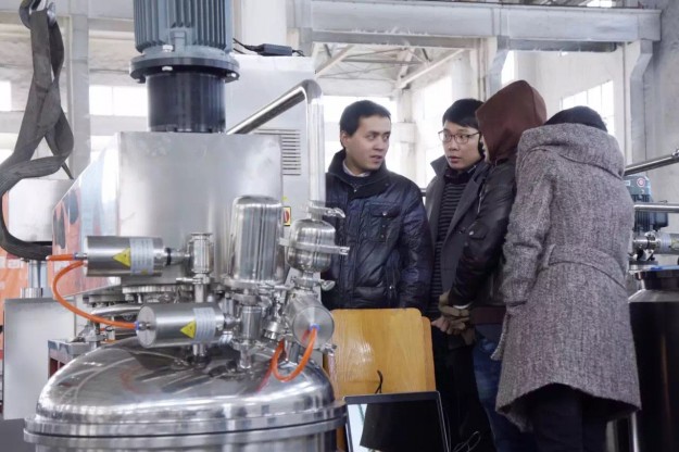 盡管外面風雪交加，總有一些人依舊不畏嚴寒！